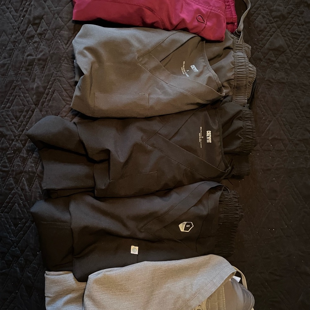 Women’s small scrub sets. 5 pair. Figs, scrubstar and cozy fit
